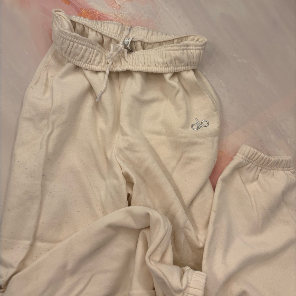 ALO Yoga Cream Jogger Pants